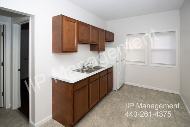 Building Photo - Newly updated 2 bedroom/1 bath in the Lora...