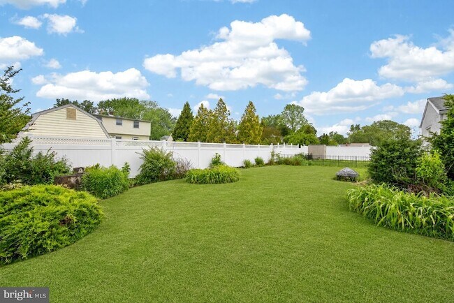 Building Photo - 728 Pennbrook Ave
