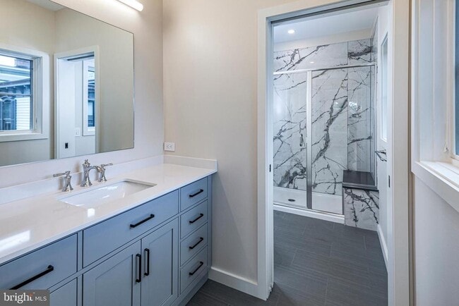 Building Photo - 22 Dickinson St