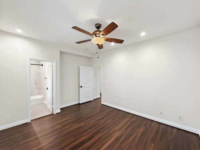 Building Photo - Beautiful 3BD/3.5BA W/ A/C and 2-Car Attached Garage in Hillcrest!