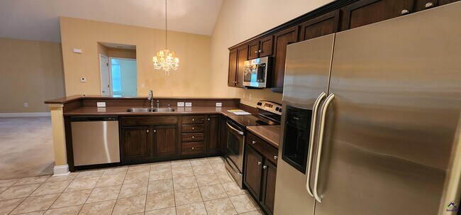 Building Photo - 402 Nandina Ct