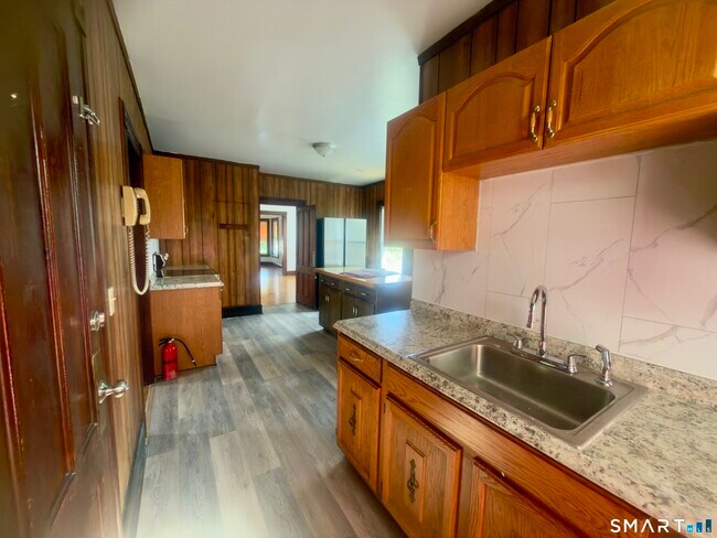 Building Photo - 261 Wakelee Ave