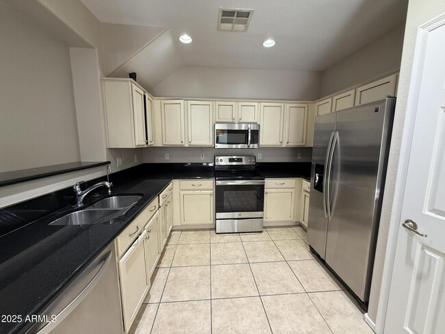 Building Photo - 5355 W Chisum Trail
