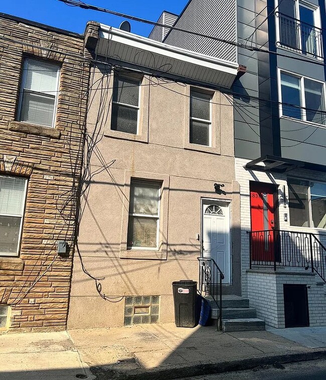Primary Photo - 1840 E Oakdale St