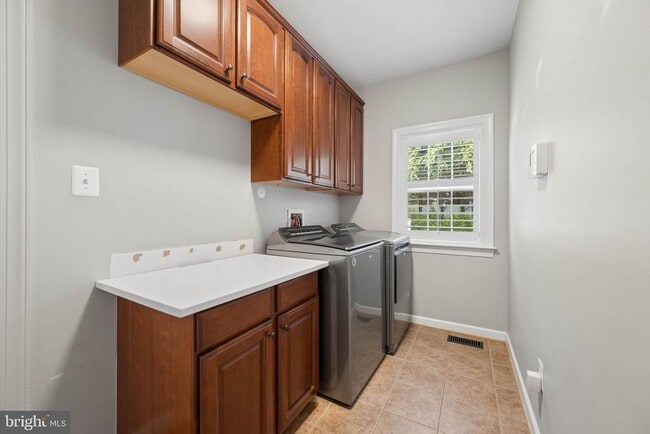 Building Photo - 110 Bedrock Dr