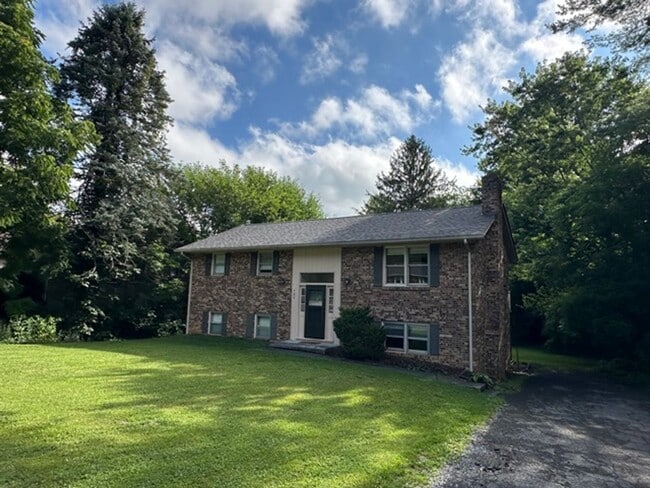 Building Photo - 706 McBryde Dr