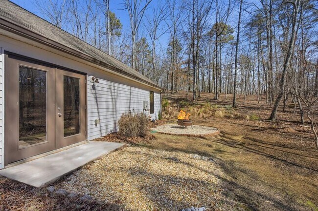 Building Photo - 7621 Maple Pl