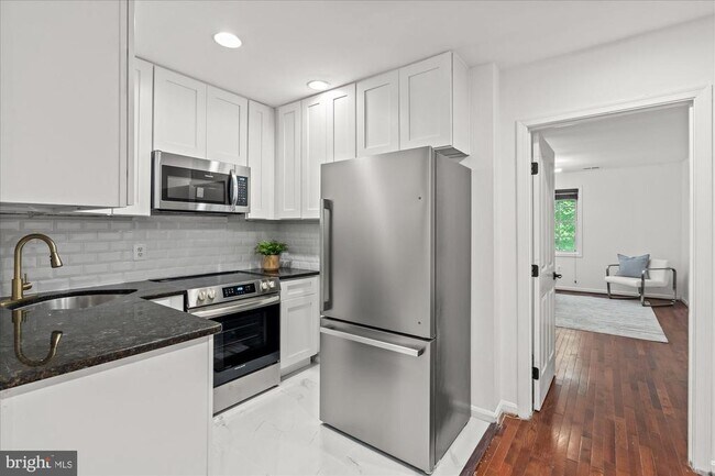 Building Photo - 1241 18th St NE