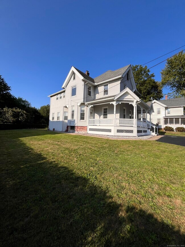 Building Photo - 702 Farmington Ave
