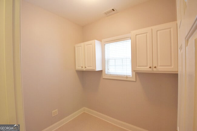 Building Photo - 204 Lenox Dr