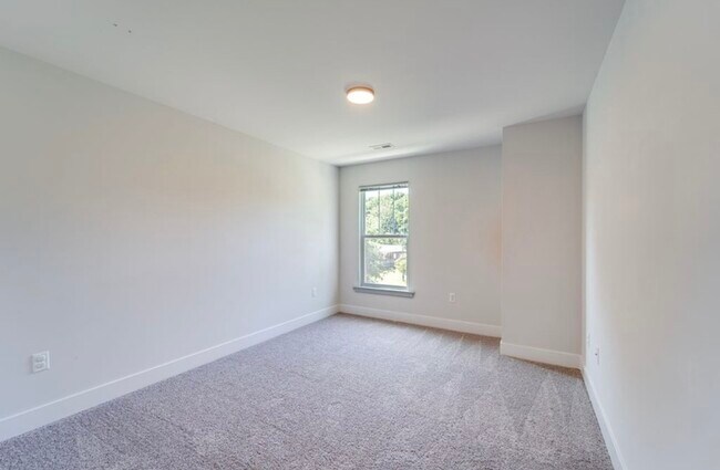 Building Photo - 7 Limox Ln