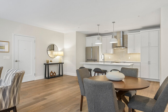 Building Photo - 1 US-1