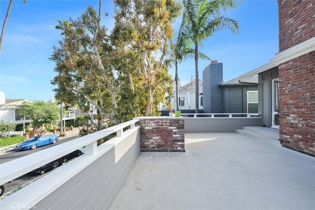 Building Photo - 411 Goldenrod Ave