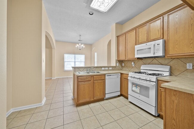 Building Photo - 12119 Lakewood Villa Dr