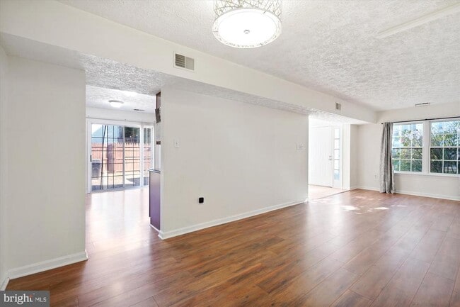 Building Photo - 6101 Hoskins Hollow Cir