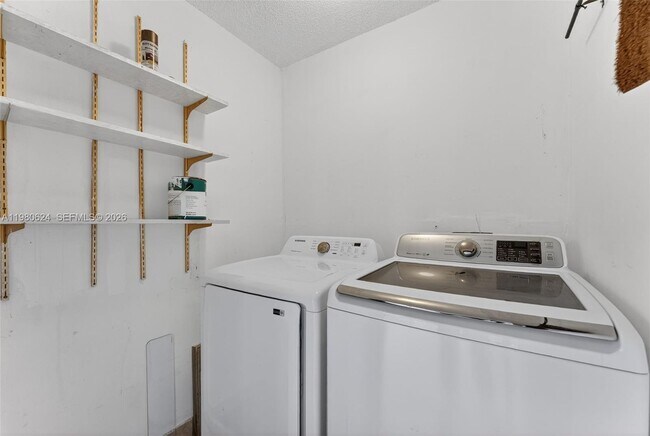 Building Photo - 819 NE 199th St