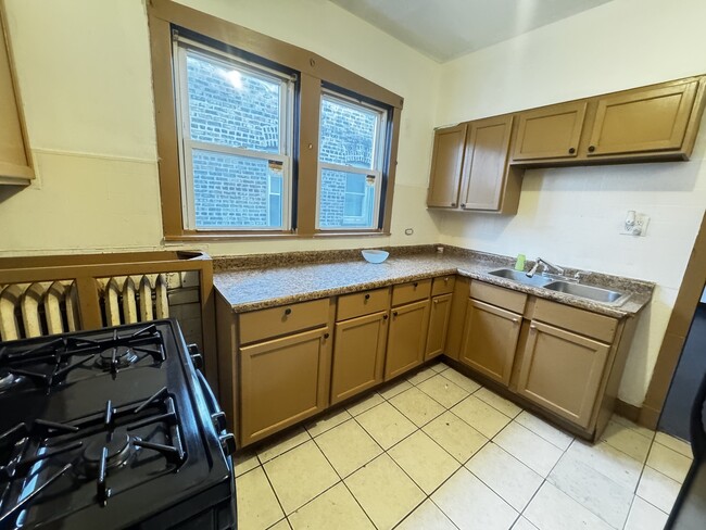 Building Photo - 8519 S Paulina St