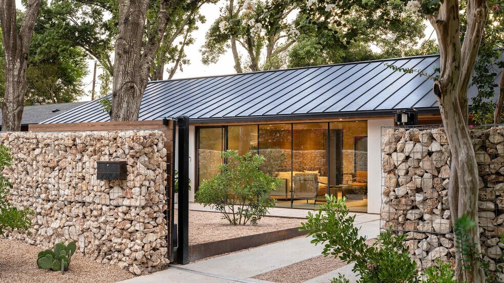 Building Photo - 2708 Friar Tuck Ln