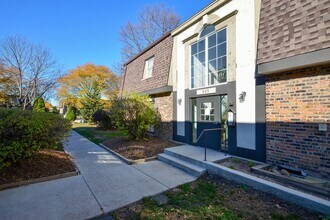 Building Photo - 869 Trace Dr