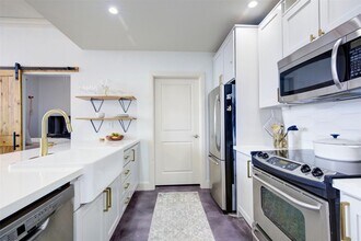 Building Photo - 1010 Rosine St