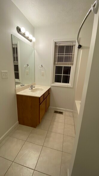 Rare master bedroom bathroom - 1292 S Cobble Creek Cir