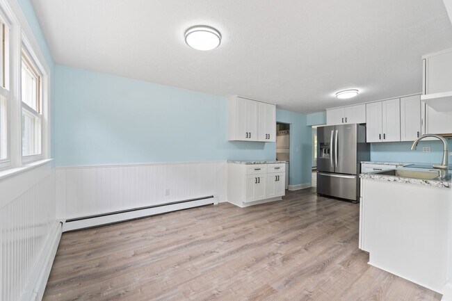 Building Photo - 381 Littlefield Rd