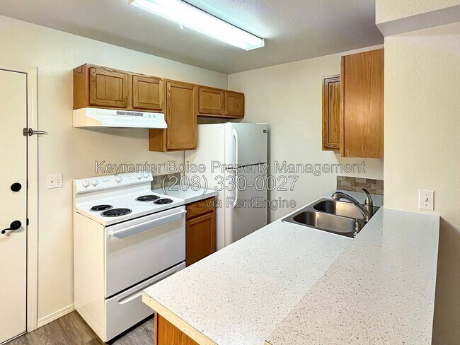 Building Photo - 252 Elbridge St E