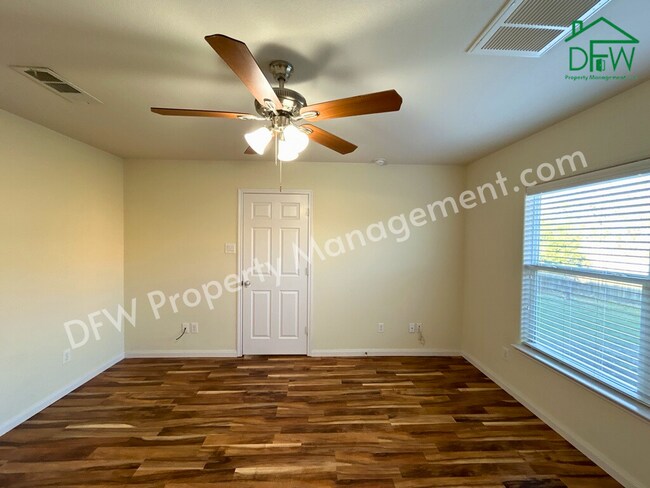 Building Photo - 10009 Iron Ridge Dr