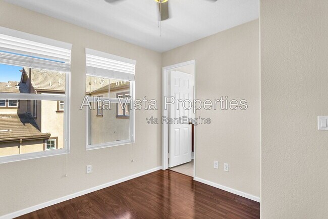 Building Photo - 16916 Hutchins Landing