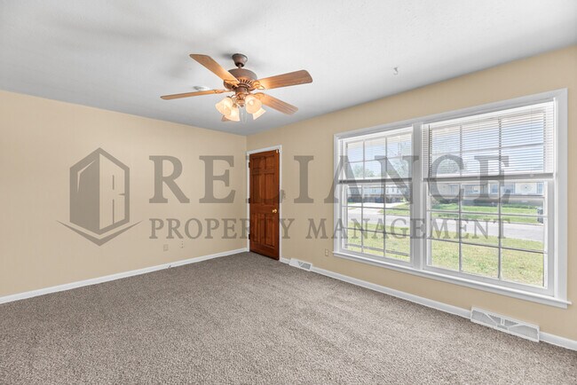 Building Photo - 3052 S Bonn Ave