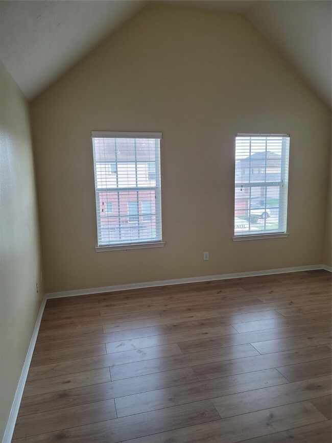 Building Photo - 14202 Silver Hollow Ln