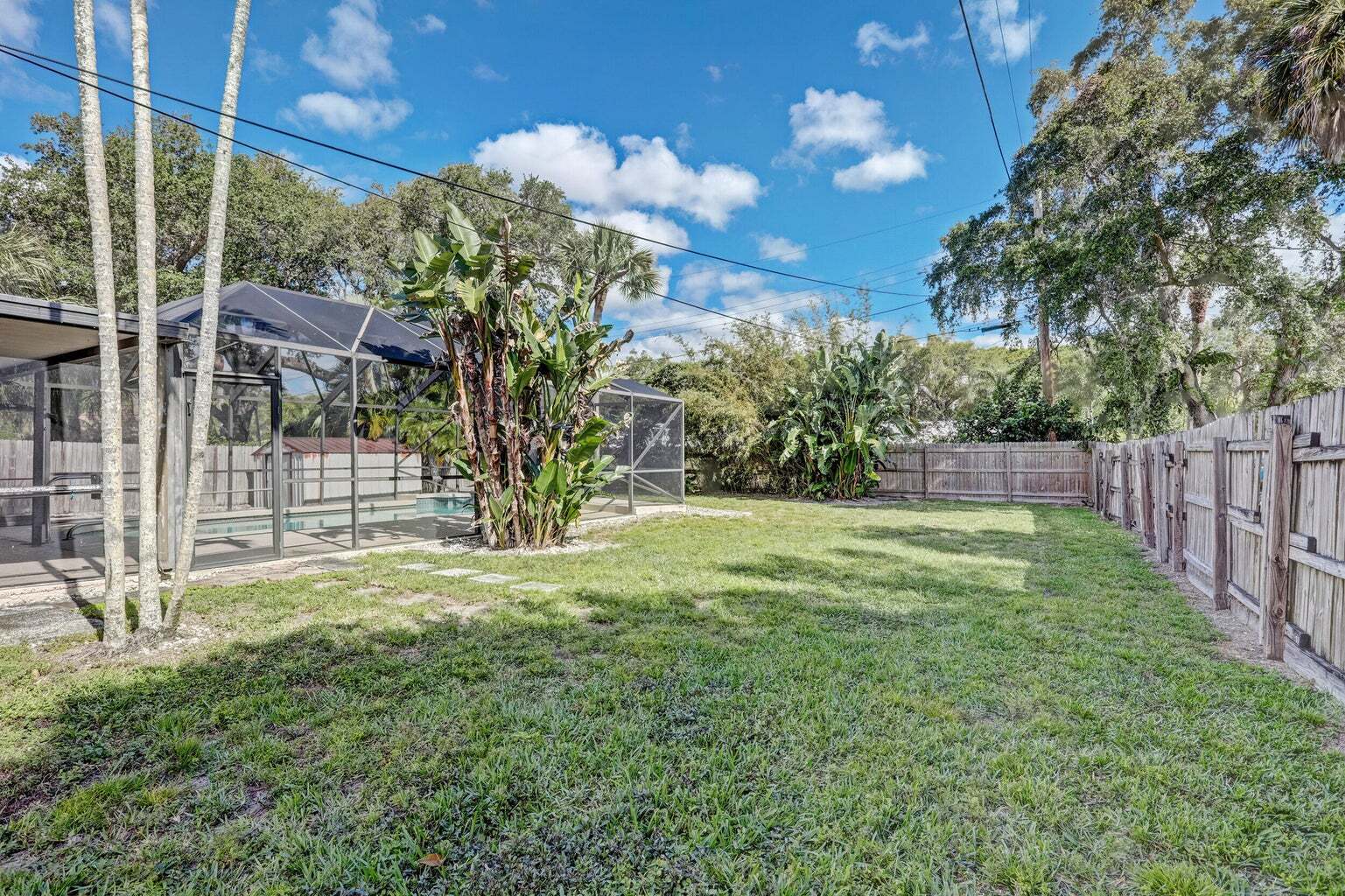 Building Photo - 2545 Venice Dr