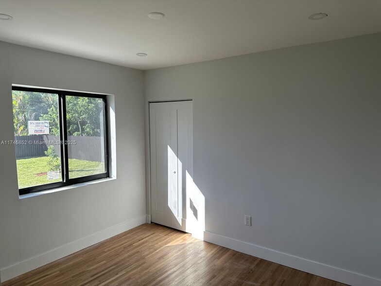 Building Photo - 6473 SW 25th St
