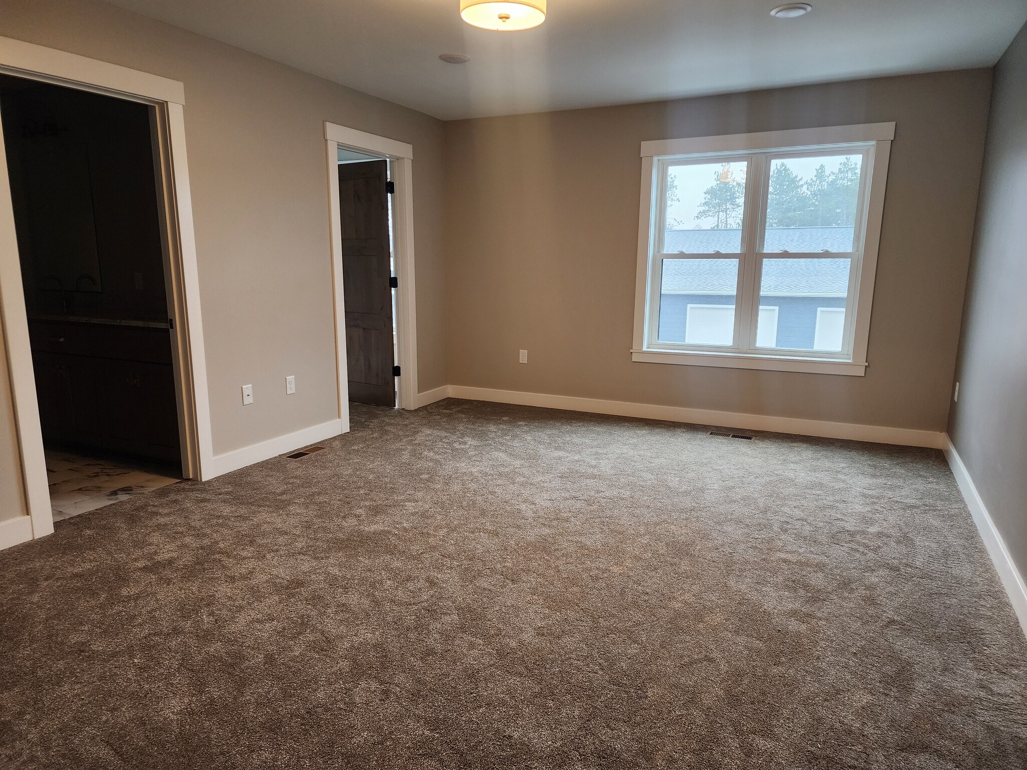 Building Photo - 2317 Lake Rd