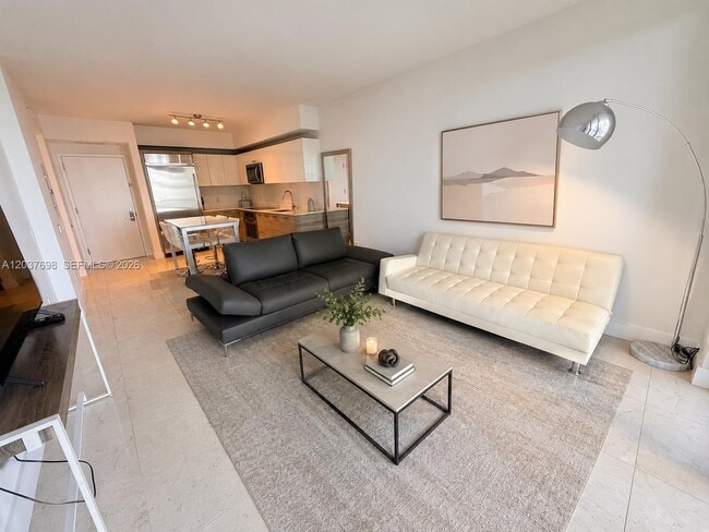 Building Photo - 1300 Brickell Bay Dr