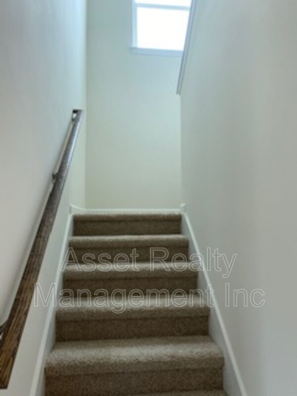 Building Photo - 12134 Evergreen Dr NE
