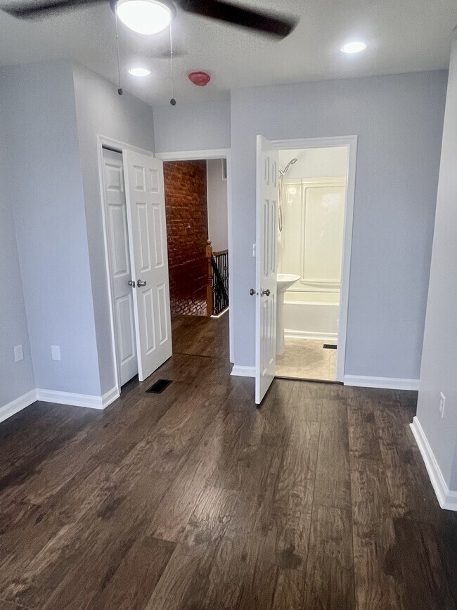 Building Photo - 808 N Streeper St