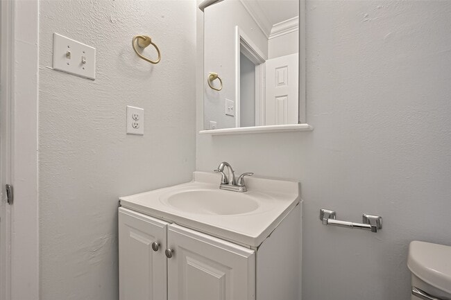 Building Photo - 1215 Mosher Ln