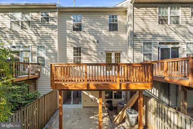 Building Photo - 111 Cavenrock Ct