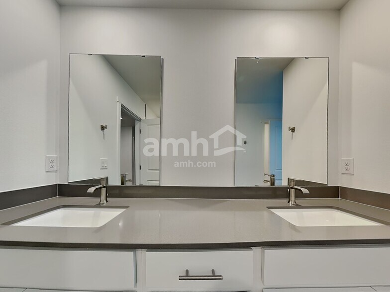 Building Photo - 5003 Washington St SE