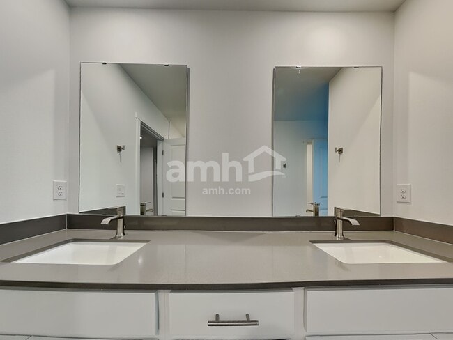 Building Photo - 5003 Washington St SE