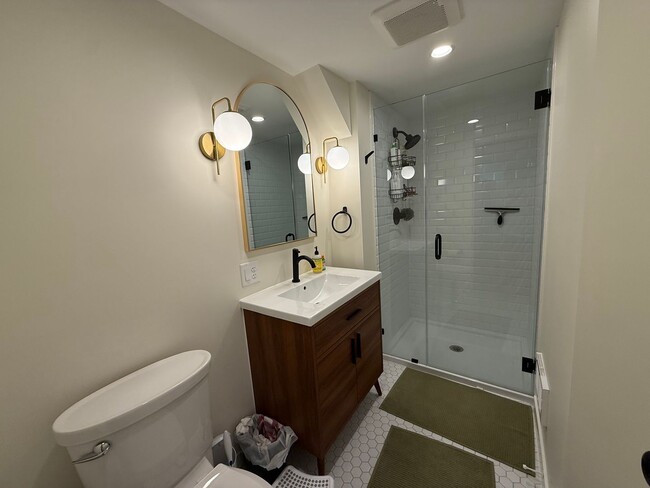 Building Photo - Beautifully Updated 4 Bed 2 Bath St.Paul S...