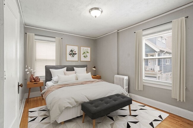 Building Photo - 2118 E Linnwood Ave