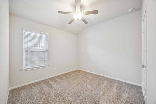 Building Photo - 10008 Deussen Ln