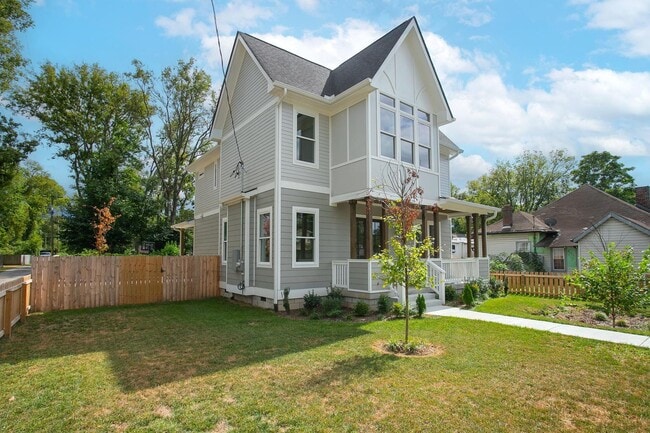 Building Photo - 1611 Century St