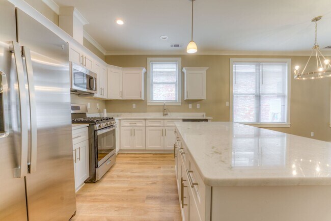 Building Photo - Newer construction home within walking dis...