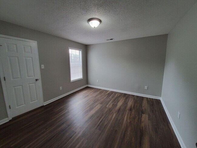 Building Photo - 647 S Sanga Rd