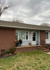 Building Photo - 190 Kensington Dr
