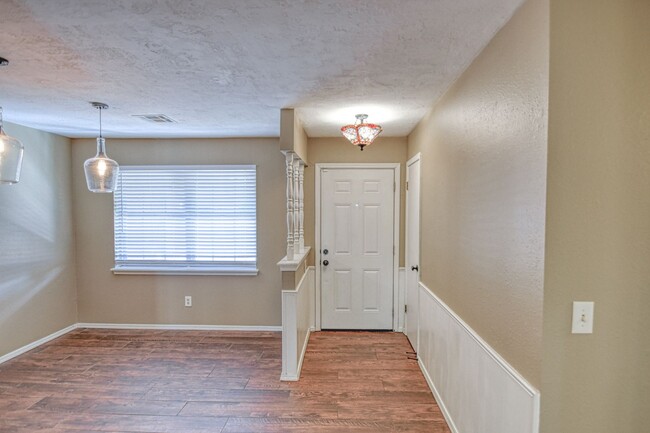 Building Photo - Beautiful newly Updated Edmond Home!