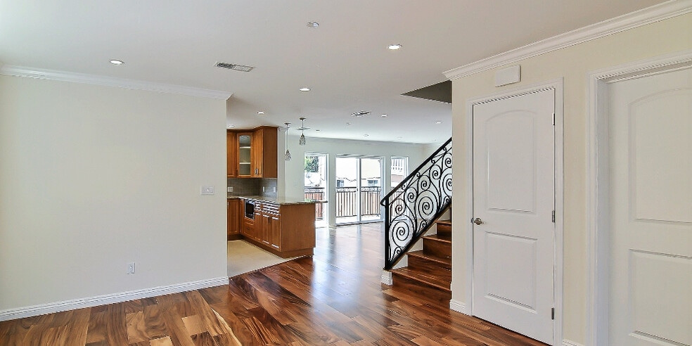 Building Photo - 4604 La Mirada Ave